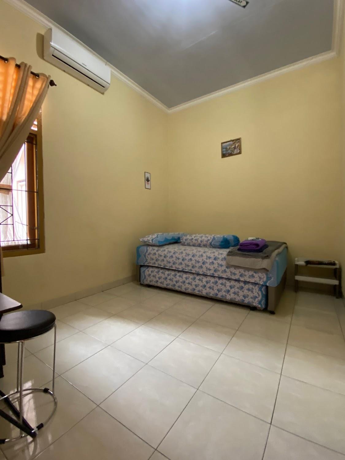 Cover Image for Rumah Kemuning Mataram Guest house penginapan sewa harian