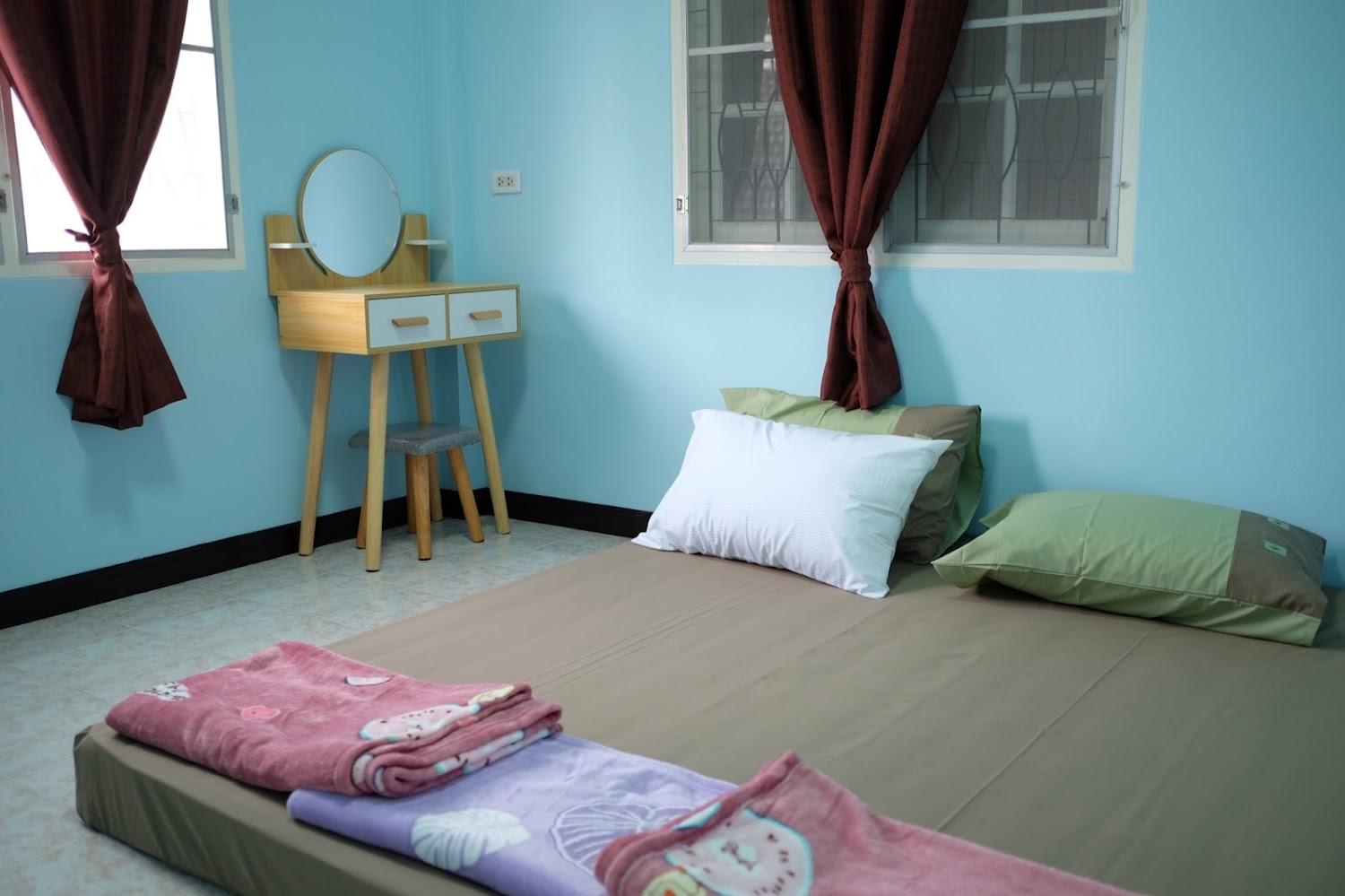 Cover Image for Little B house