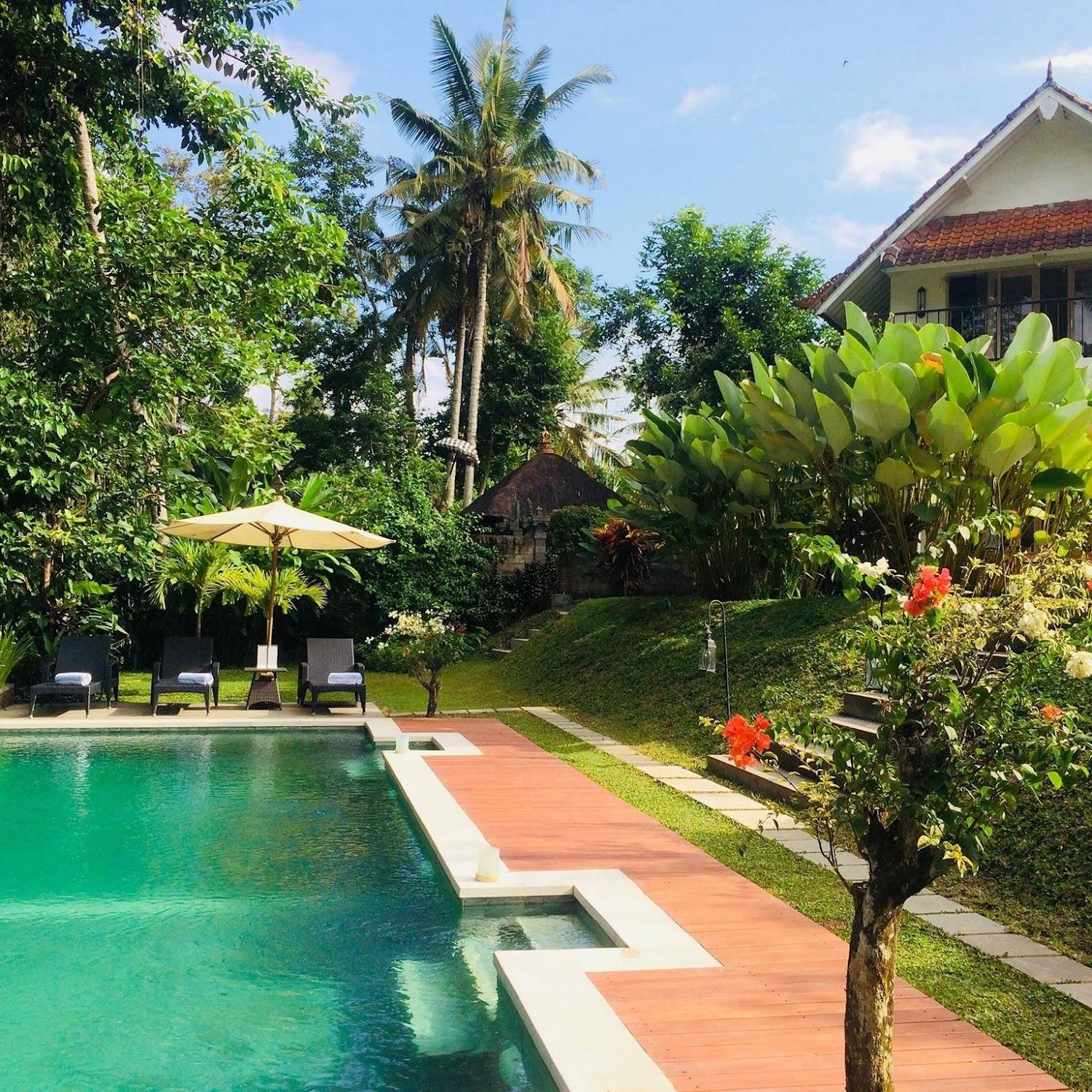 Cover Image for The White Villas
