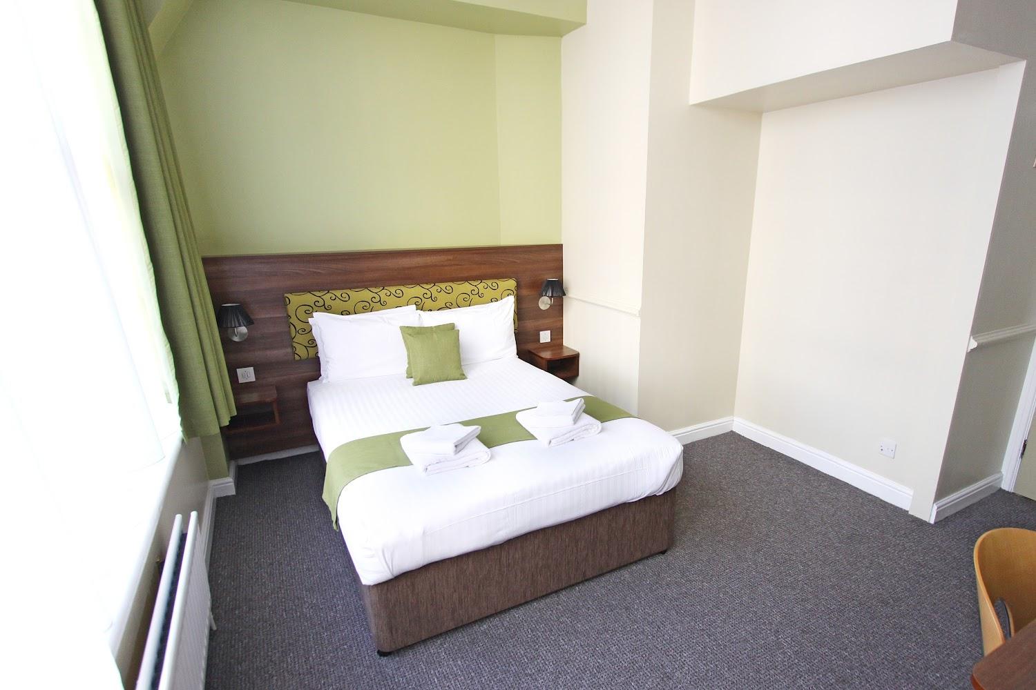Cover Image for Surtees Hotel