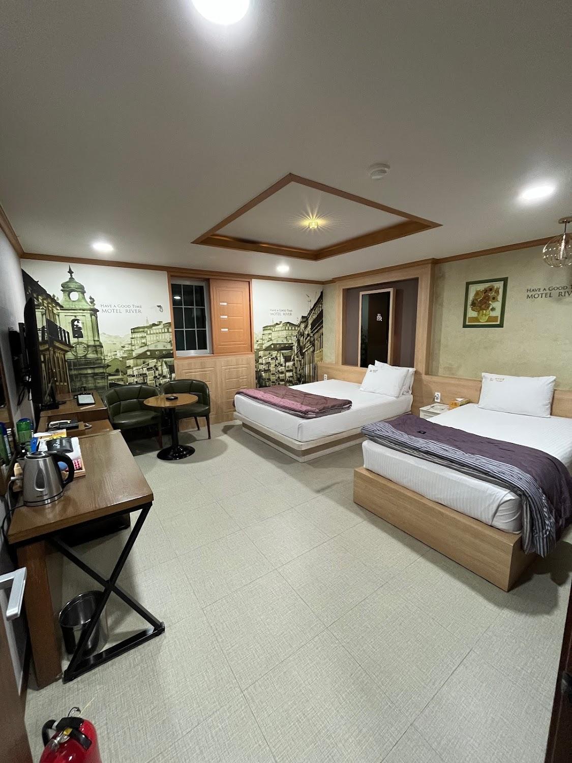 Cover Image for River Motel