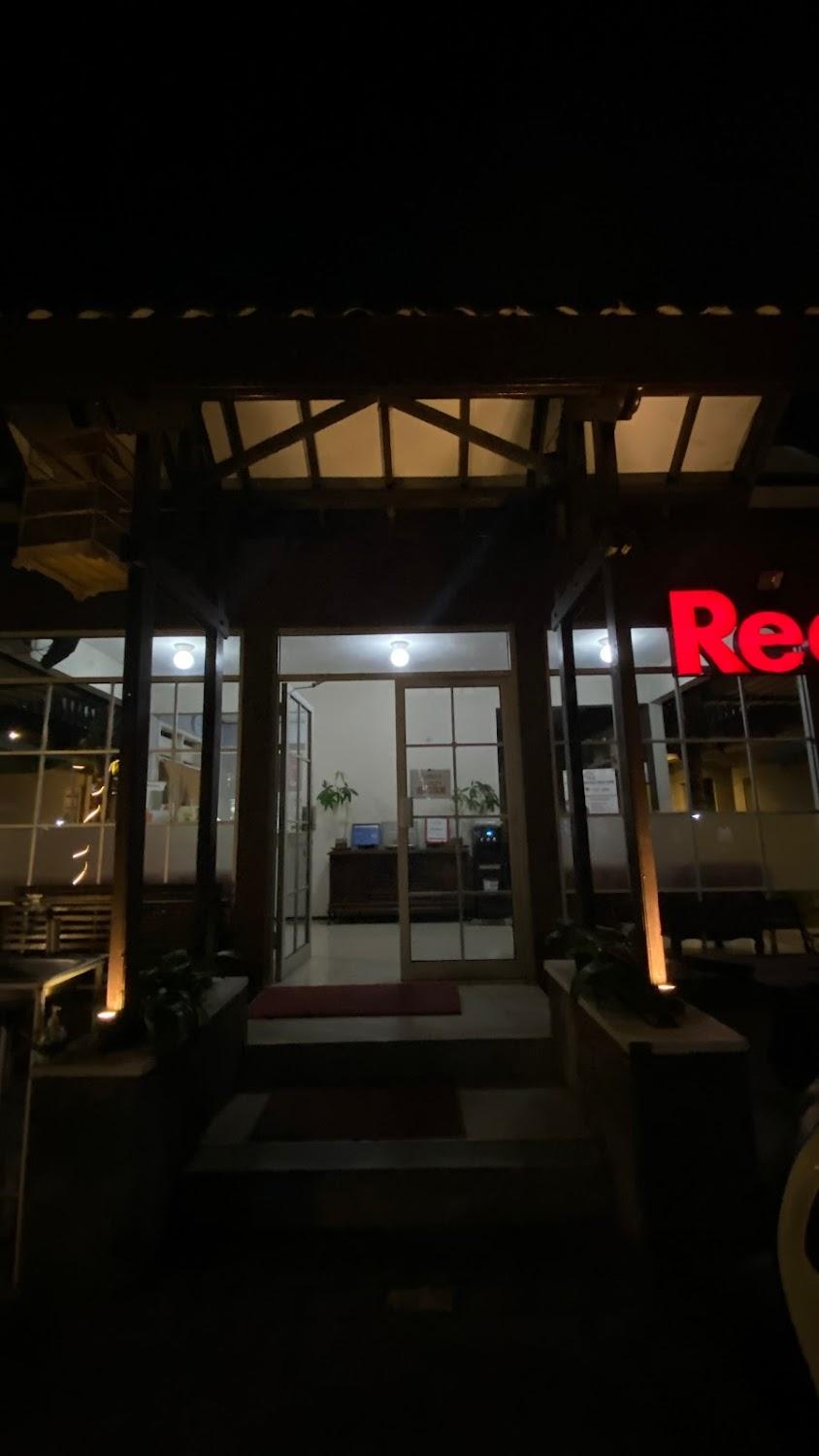 Cover Image for RedDoorz near Malioboro Tugu Station Jogja 2