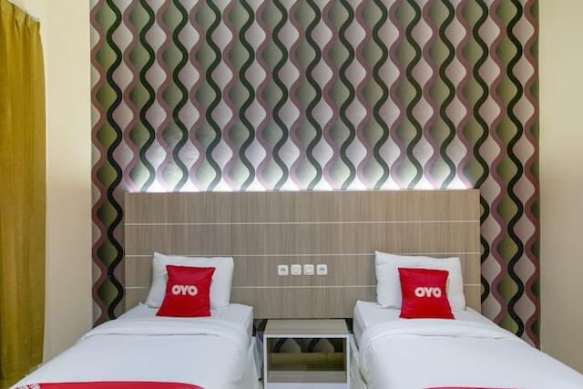 Cover Image for SUPER OYO 2320 Hotel Charvita