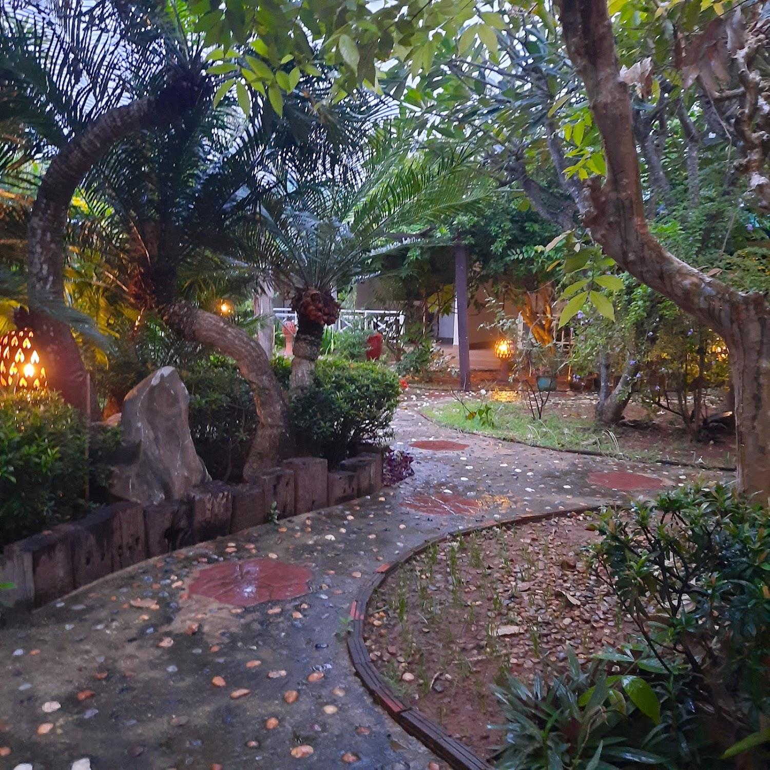 Cover Image for สามร้อยยอด ฮอลิเดย์ รีสอร์ท