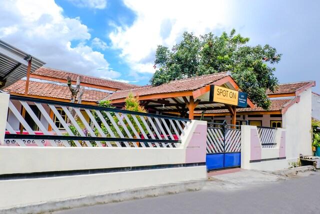 Cover Image for SPOT ON 2875 Madani Family Residence Syariah