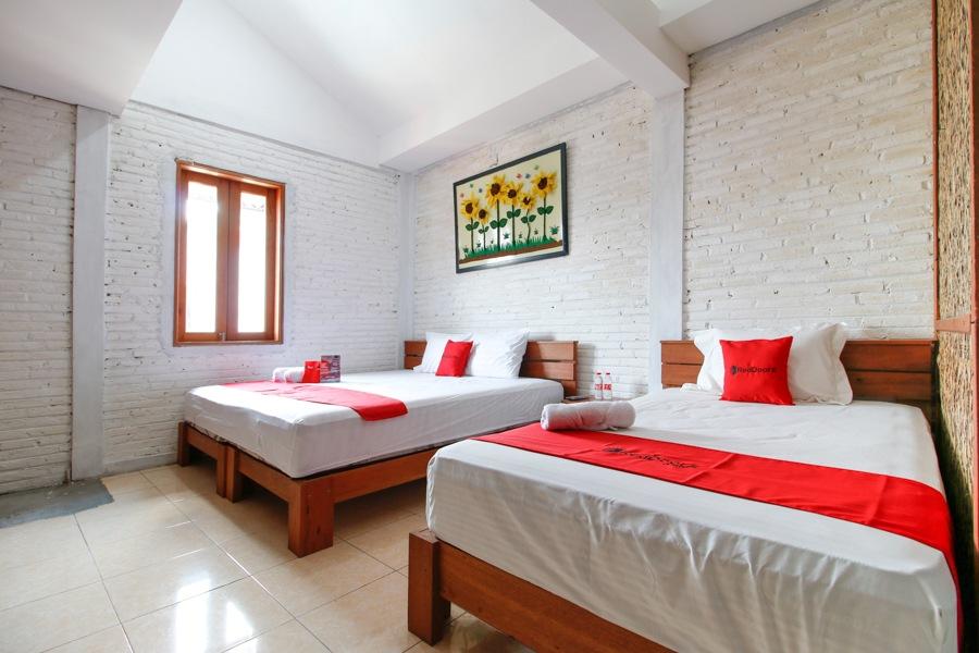 Cover Image for RedDoorz Plus near Pojok Beteng 2