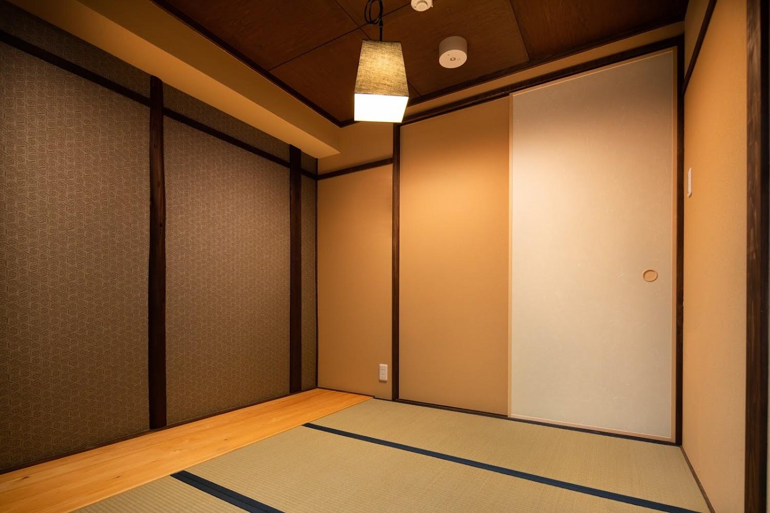 Cover Image for 奏 稲荷参道前