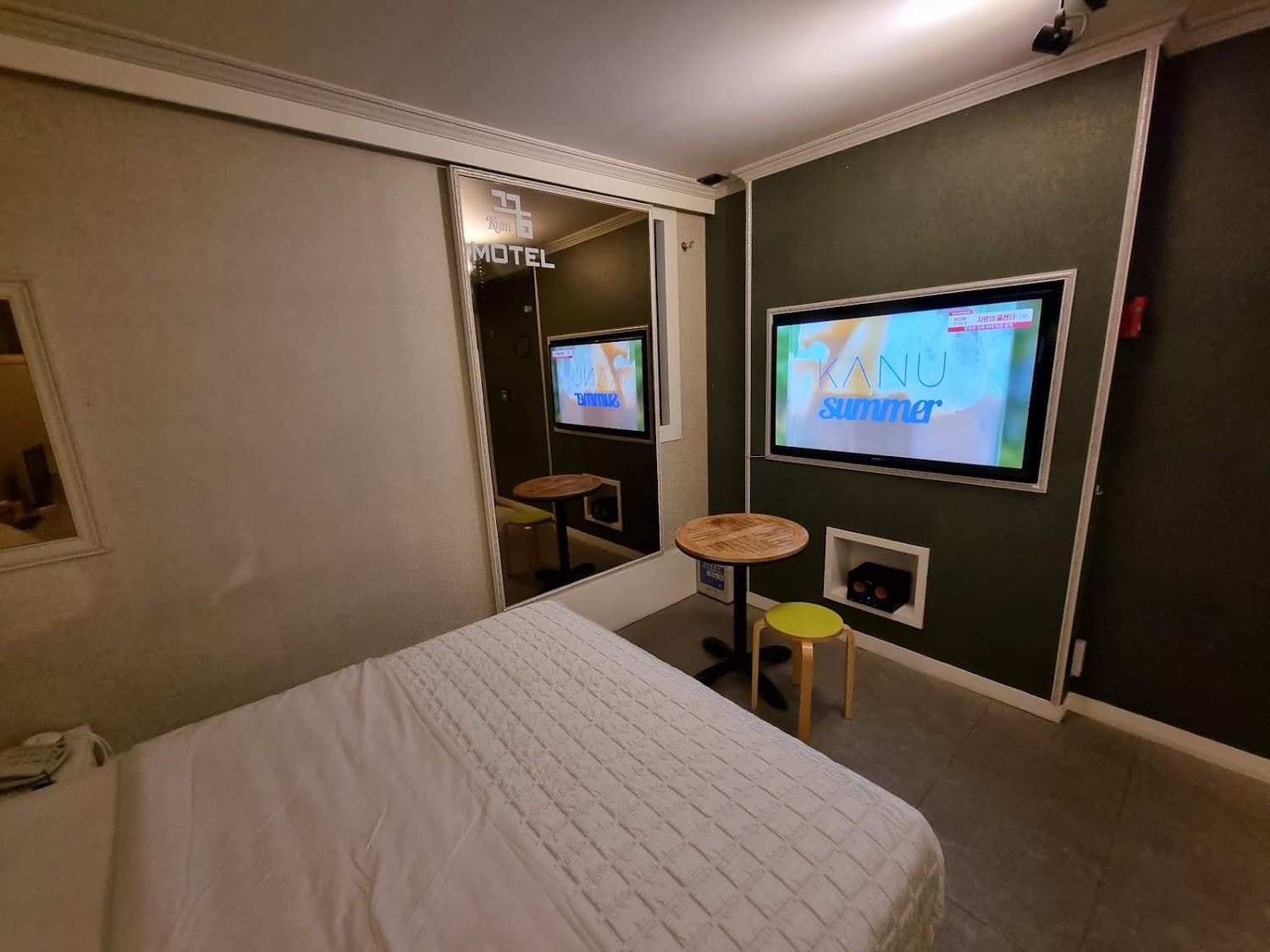 Cover Image for 꿈모텔(KUM motel, 梦 汽车旅馆）