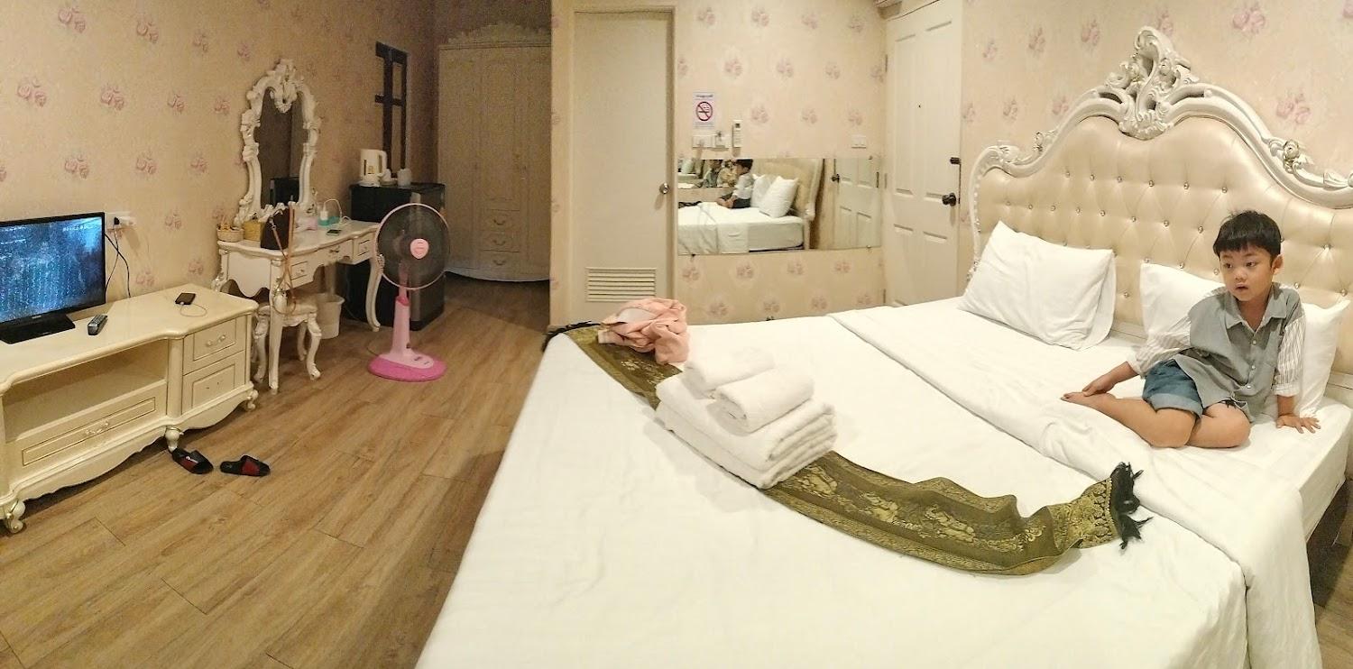 Cover Image for The O-Zone Airport Inn