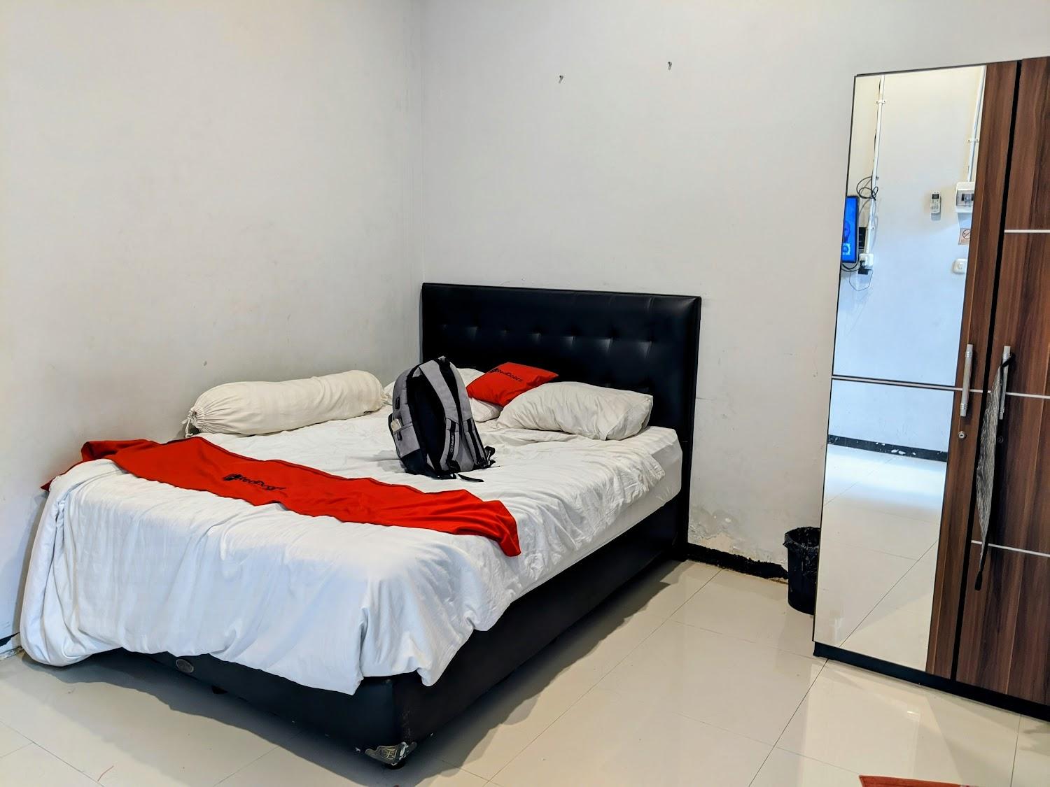 Cover Image for RedDoorz near Surabaya Zoo