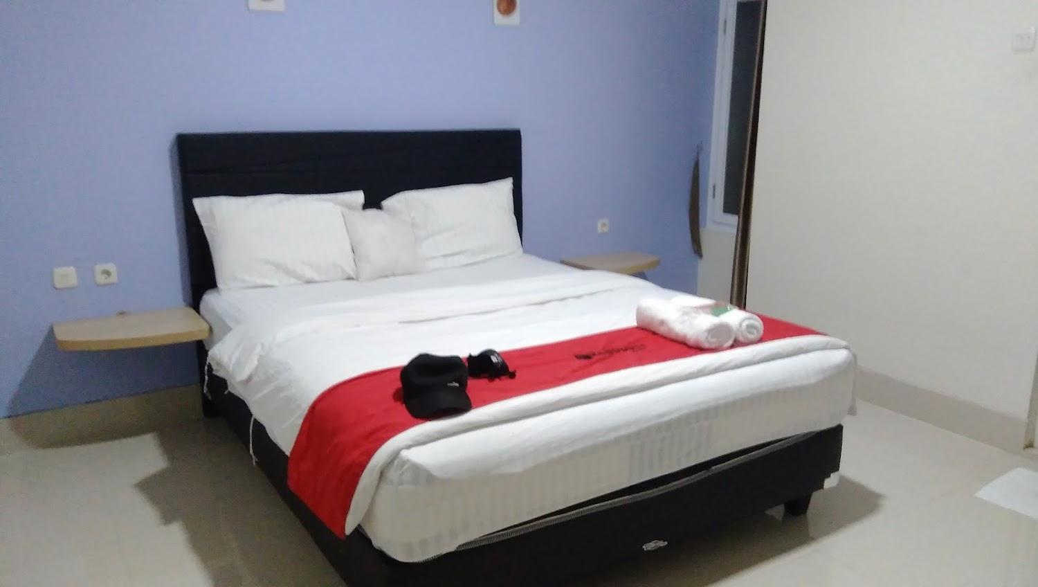 Cover Image for RedDoorz near Eka Hospital BSD City