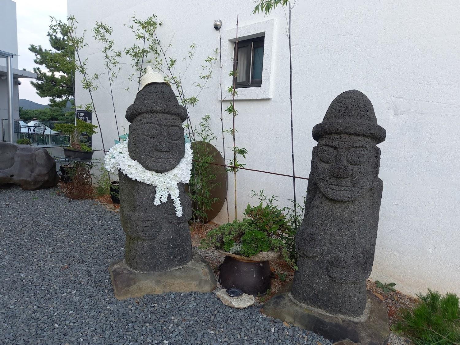 Cover Image for 마리조아민박