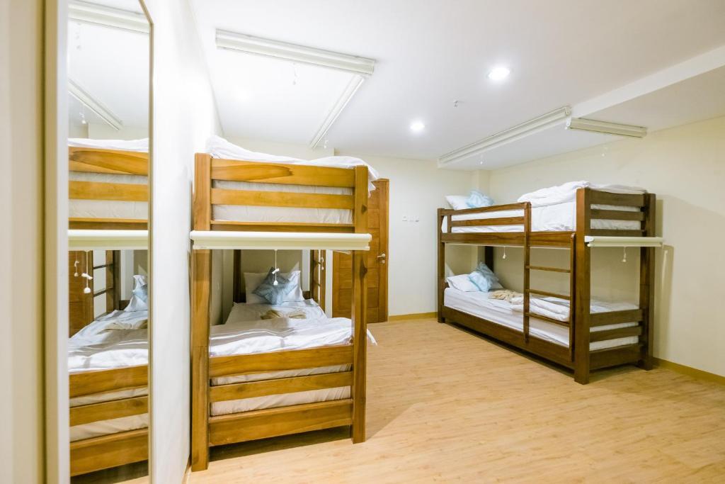 Cover Image for Caroline Hostel