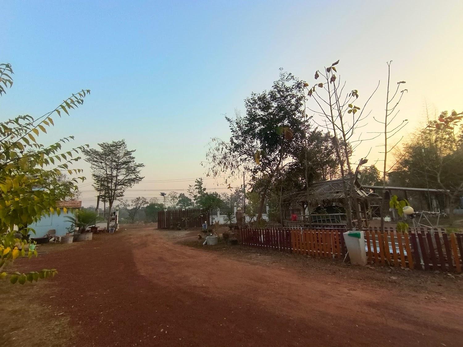 Cover Image for สมศรี รีสอร์ท