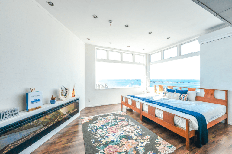 Cover Image for THE HOUSE on the beach