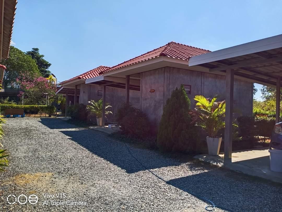 Cover Image for รีสอร์ท บ้านกลางเนิน นิคมพัฒนา ซอย13