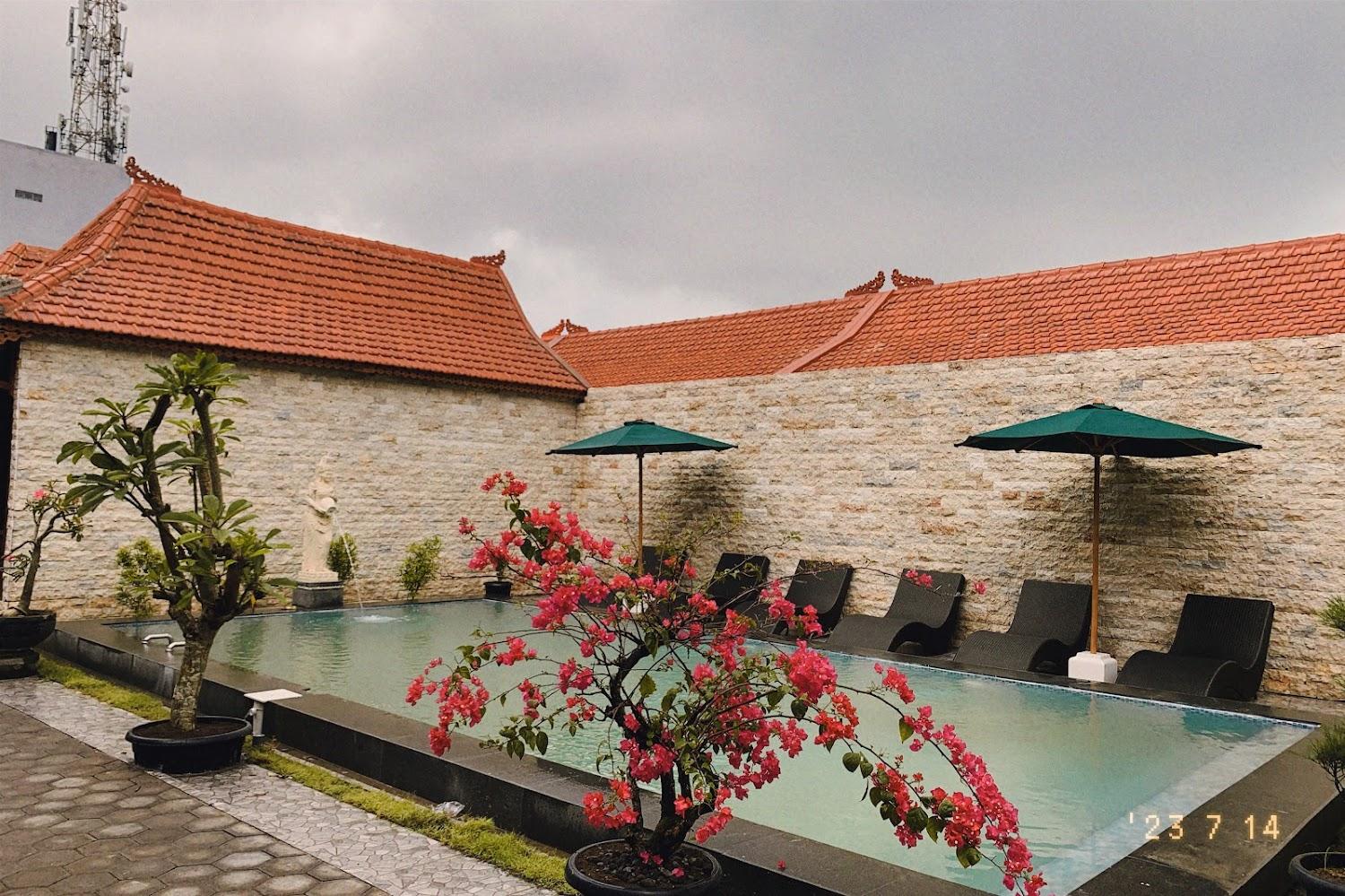 Cover Image for ULI WOOD Villa