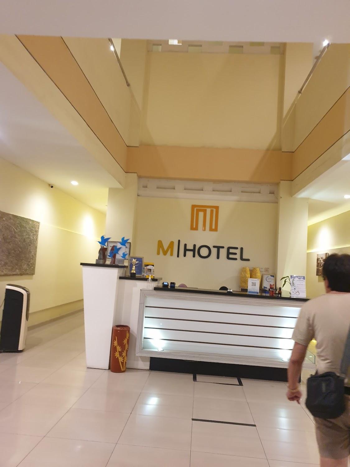 Cover Image for M Hotel