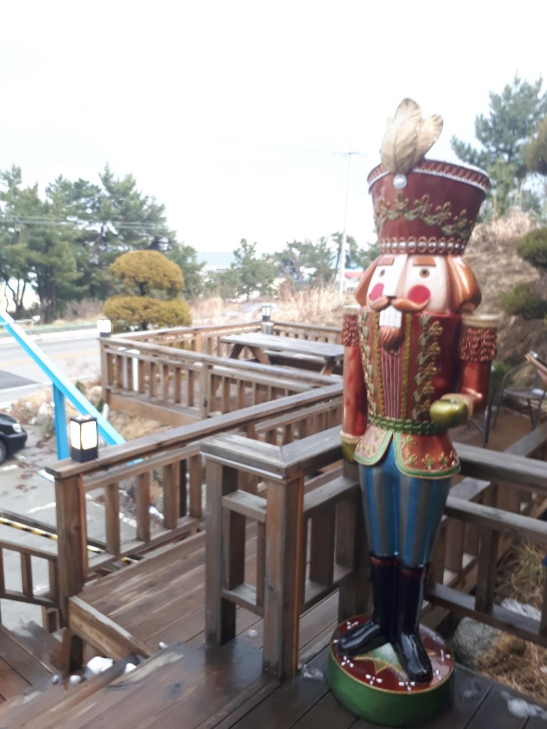 Cover Image for 휴가 커피숍 and 펜션
