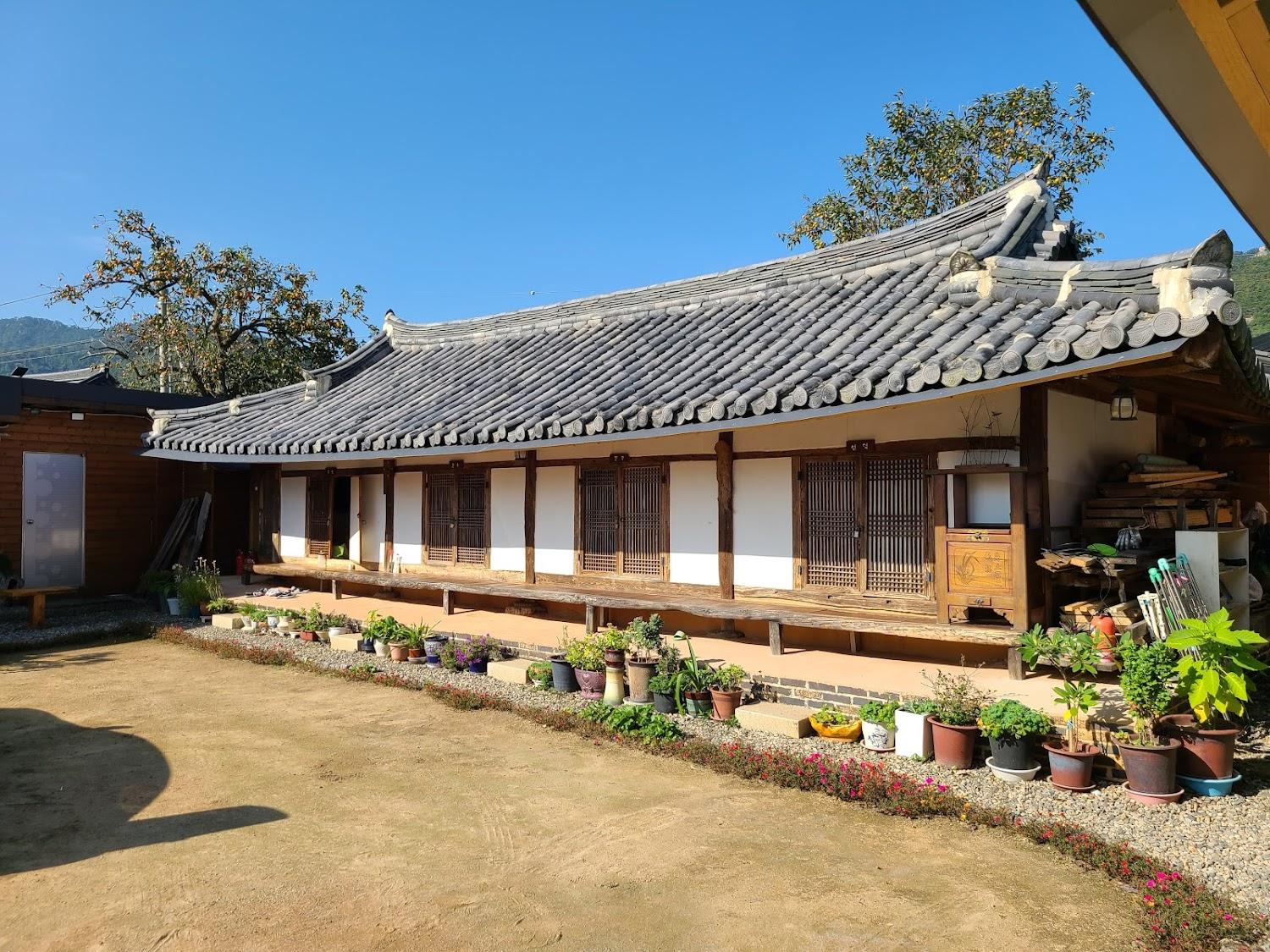 Cover Image for Hyeliwon