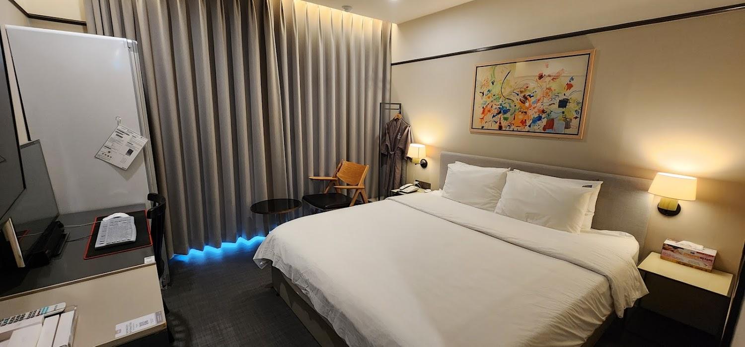 Cover Image for Brown-Dot Hotel Deokcheon