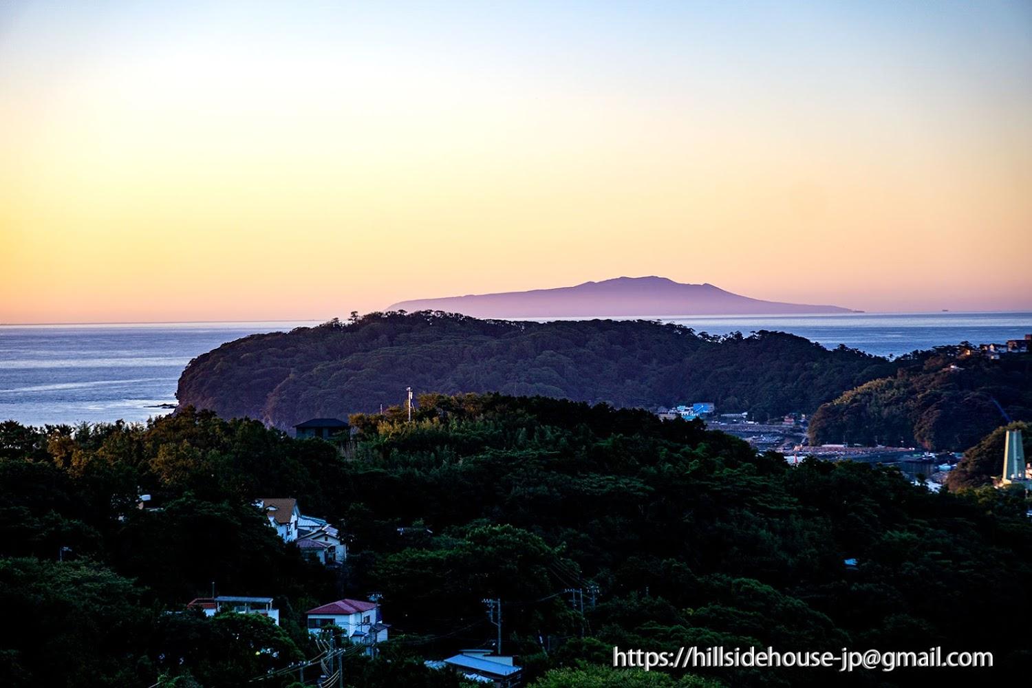 Cover Image for Hillside House