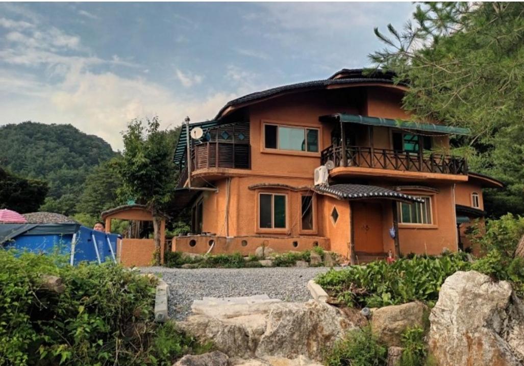 Cover Image for 드라마황토펜션