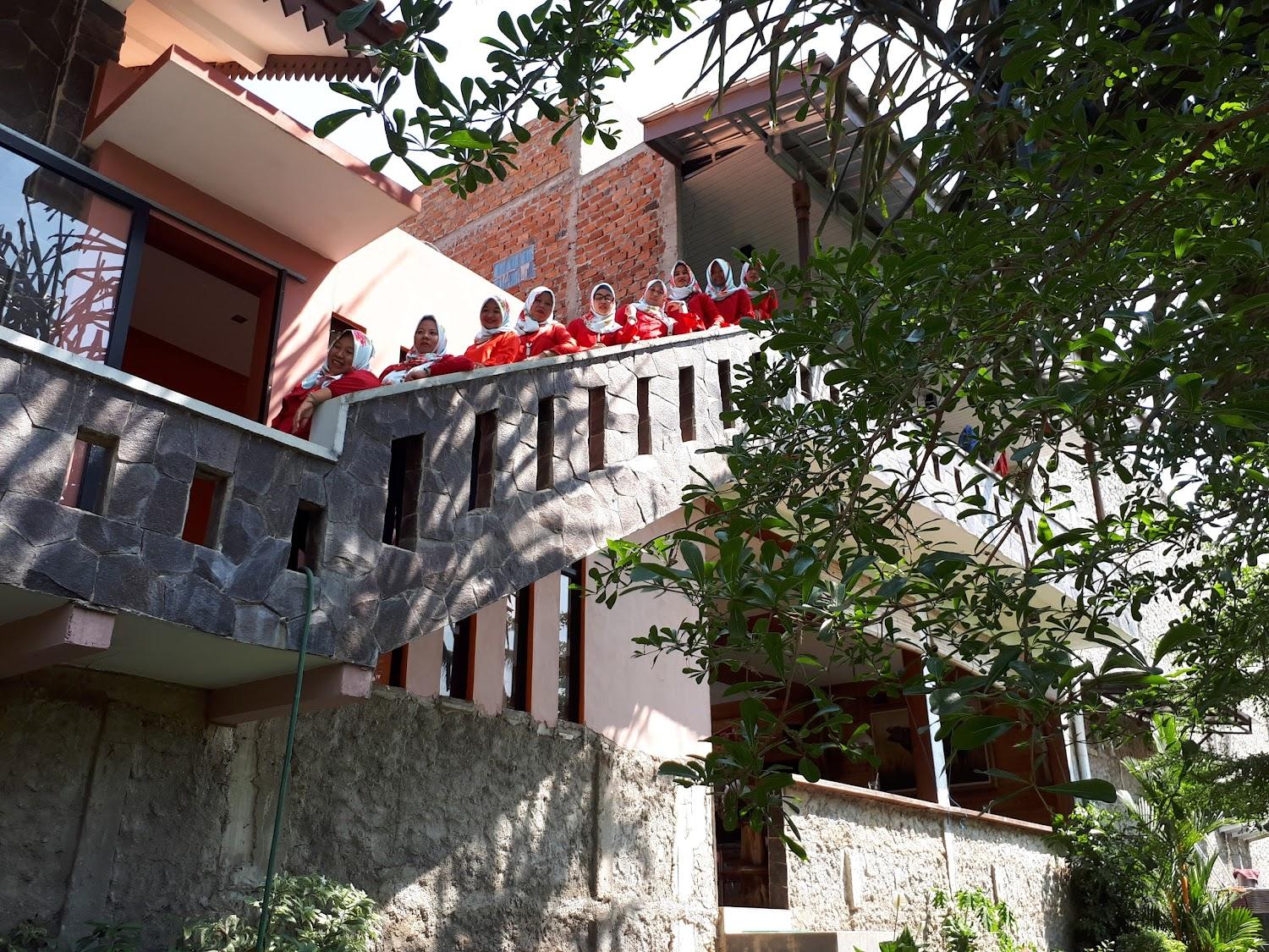 Cover Image for Ảnh At a glance