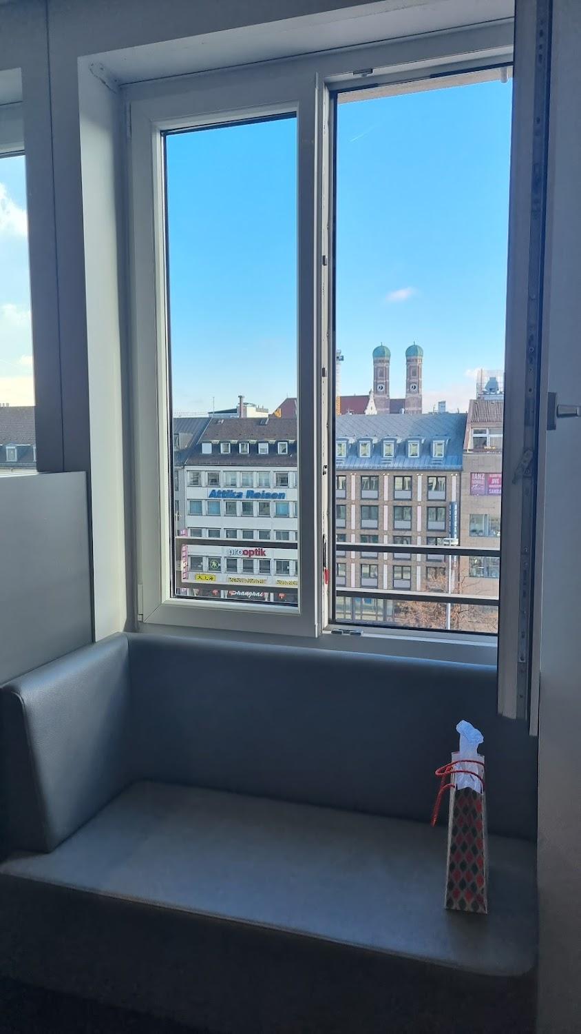 Cover Image for Buddy Hotel