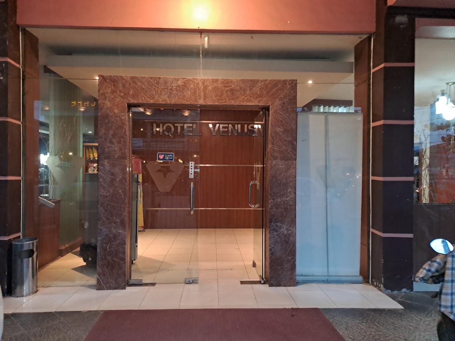 Cover Image for Venus Hotel