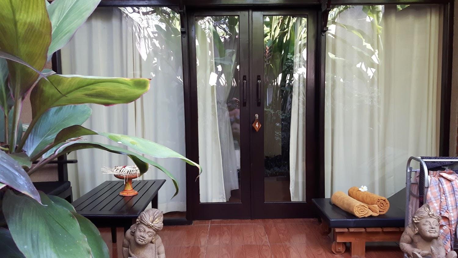 Cover Image for THE SARI BUNGALOWS