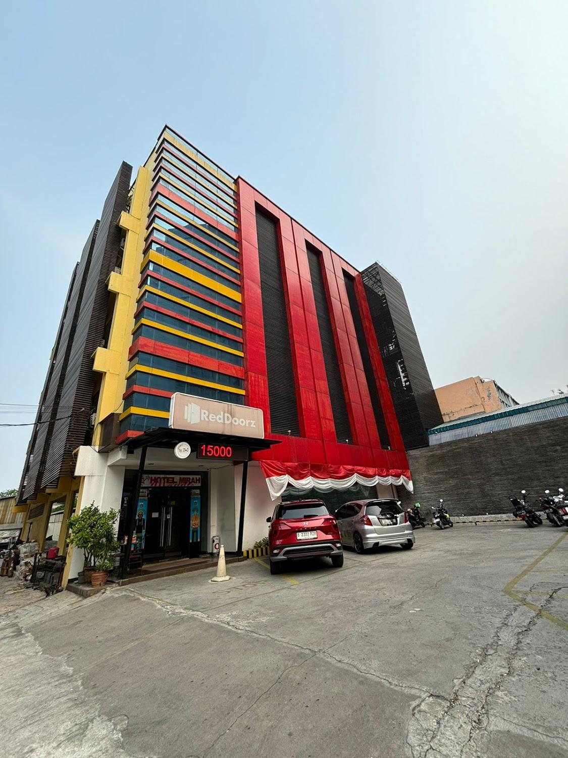 Cover Image for HOTEL MIRAH