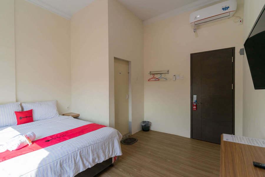 Cover Image for RedDoorz @ Komplek MMTC Deli Serdang