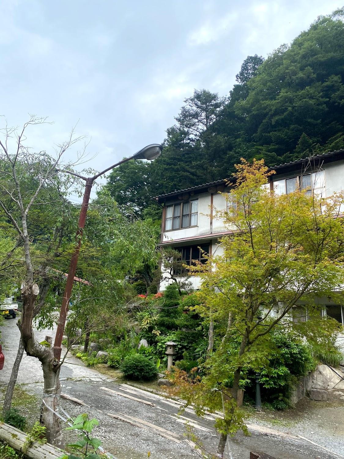 Cover Image for 裂石温泉雲峰荘
