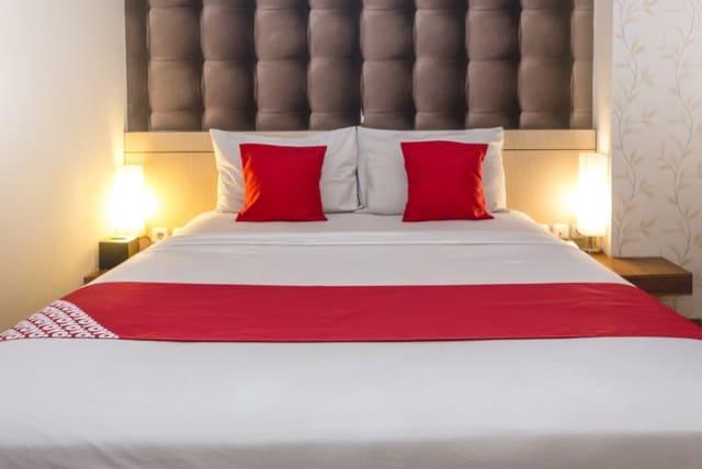 Cover Image for OYO 110 Feodora Hotel