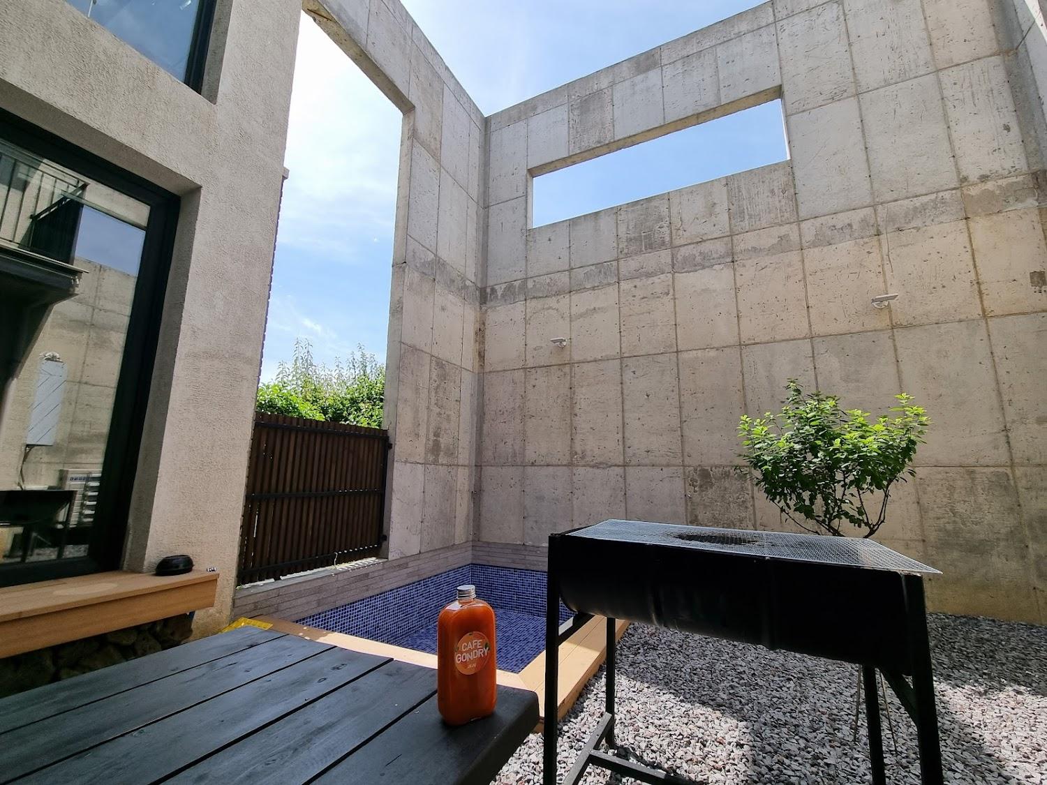 Cover Image for Seongsan Pension