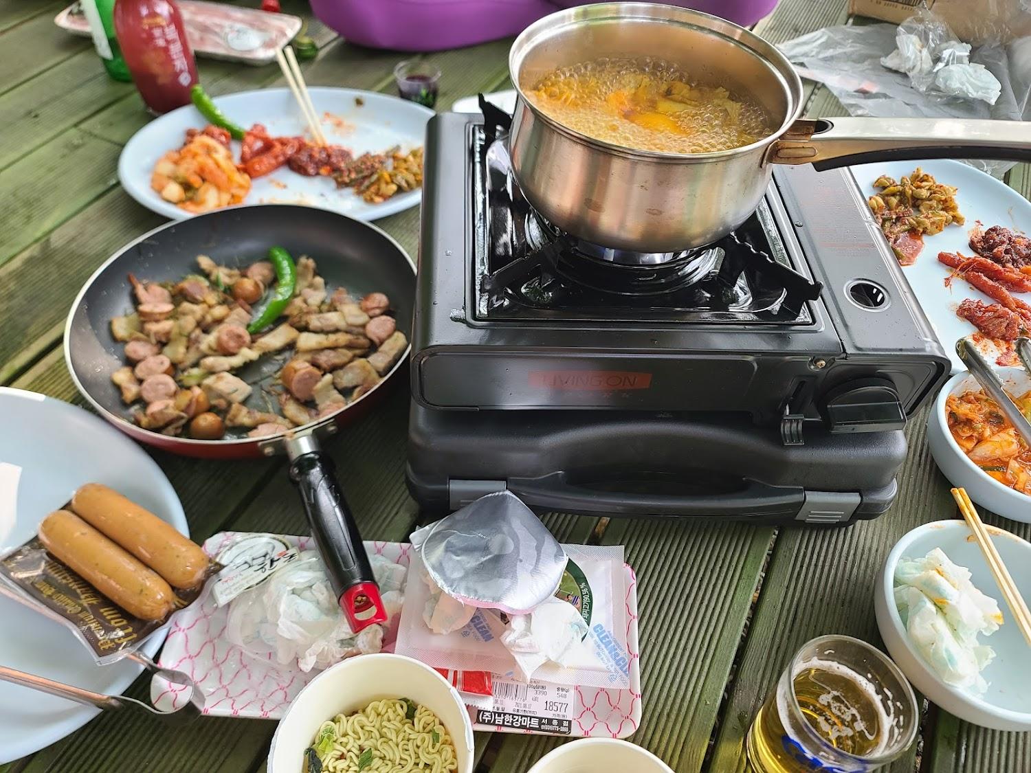 Cover Image for 행복한흙집펜션