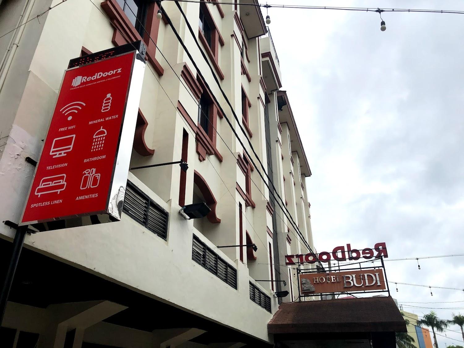 Cover Image for RedDoorz Premium near Jembatan Ampera 2