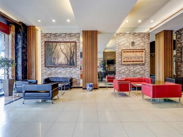 Cover Image for Hotel Setrasari Bandung RedPartner