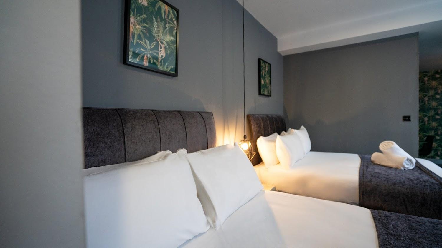 Cover Image for Hotel 105