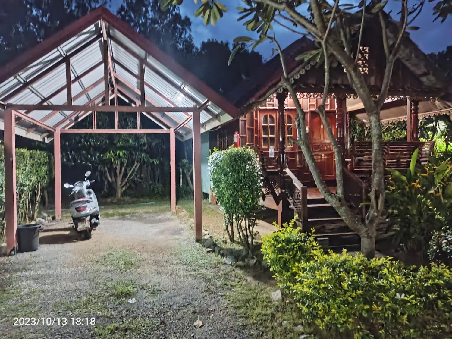Cover Image for วัชรากร รีสอร์ท