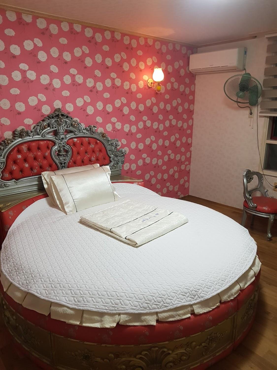 Cover Image for 해맞이모텔