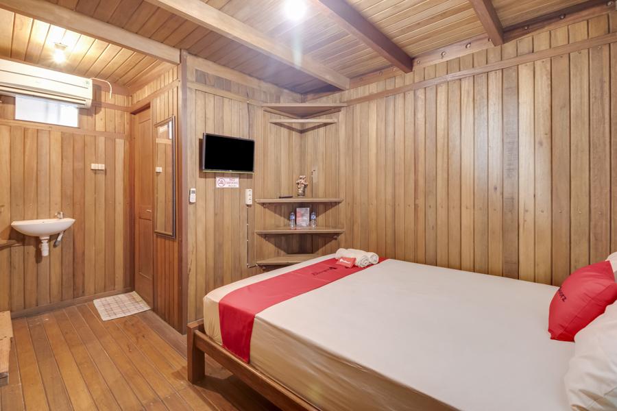 Cover Image for RedDoorz @ Omah Kayu Homestay Yogyakarta