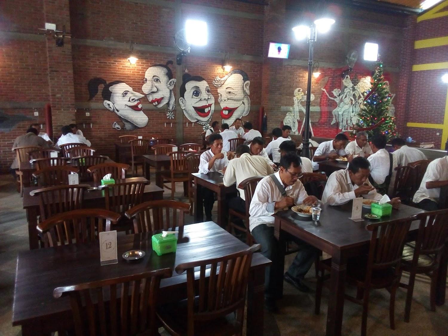 Cover Image for Hotel Shinta 1 near Stasiun Kertosono Mitra RedDoorz