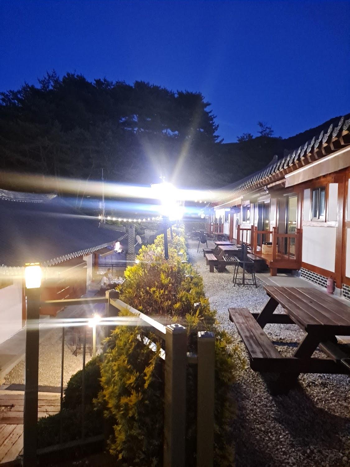Cover Image for 솔향 펜션