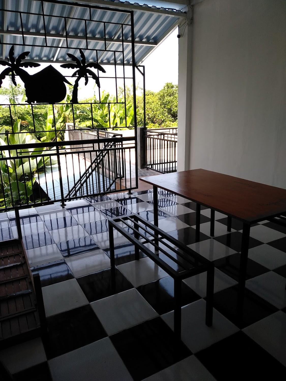 Cover Image for Coconut Hotel