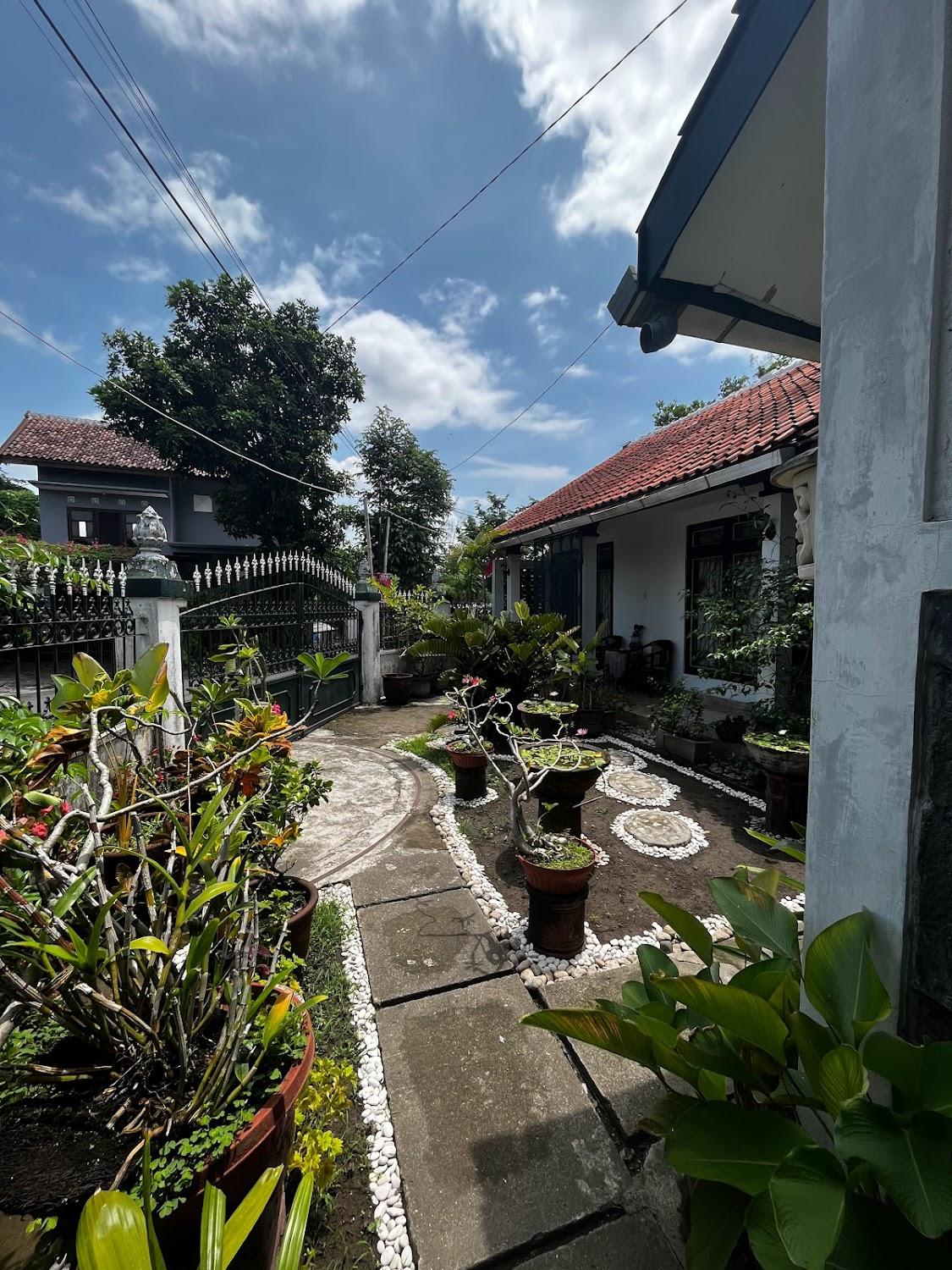 Cover Image for RedDoorz @ Griya Cemara Homestay Yogyakarta