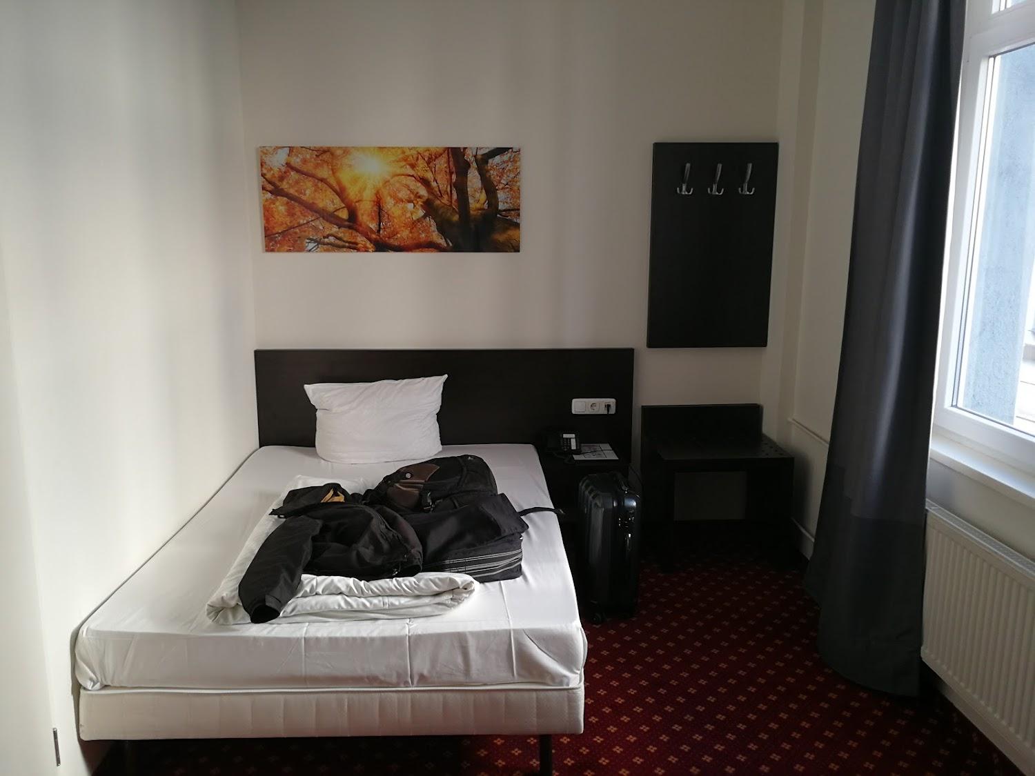 Cover Image for Aariana Hotel