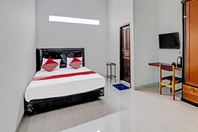 Cover Image for OYO 92057 Reny Kost Syariah