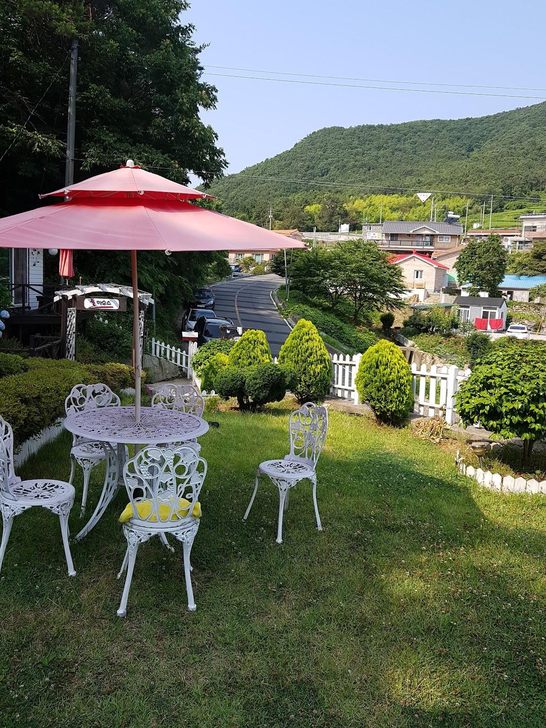 Cover Image for Full House Bed and Breakfast